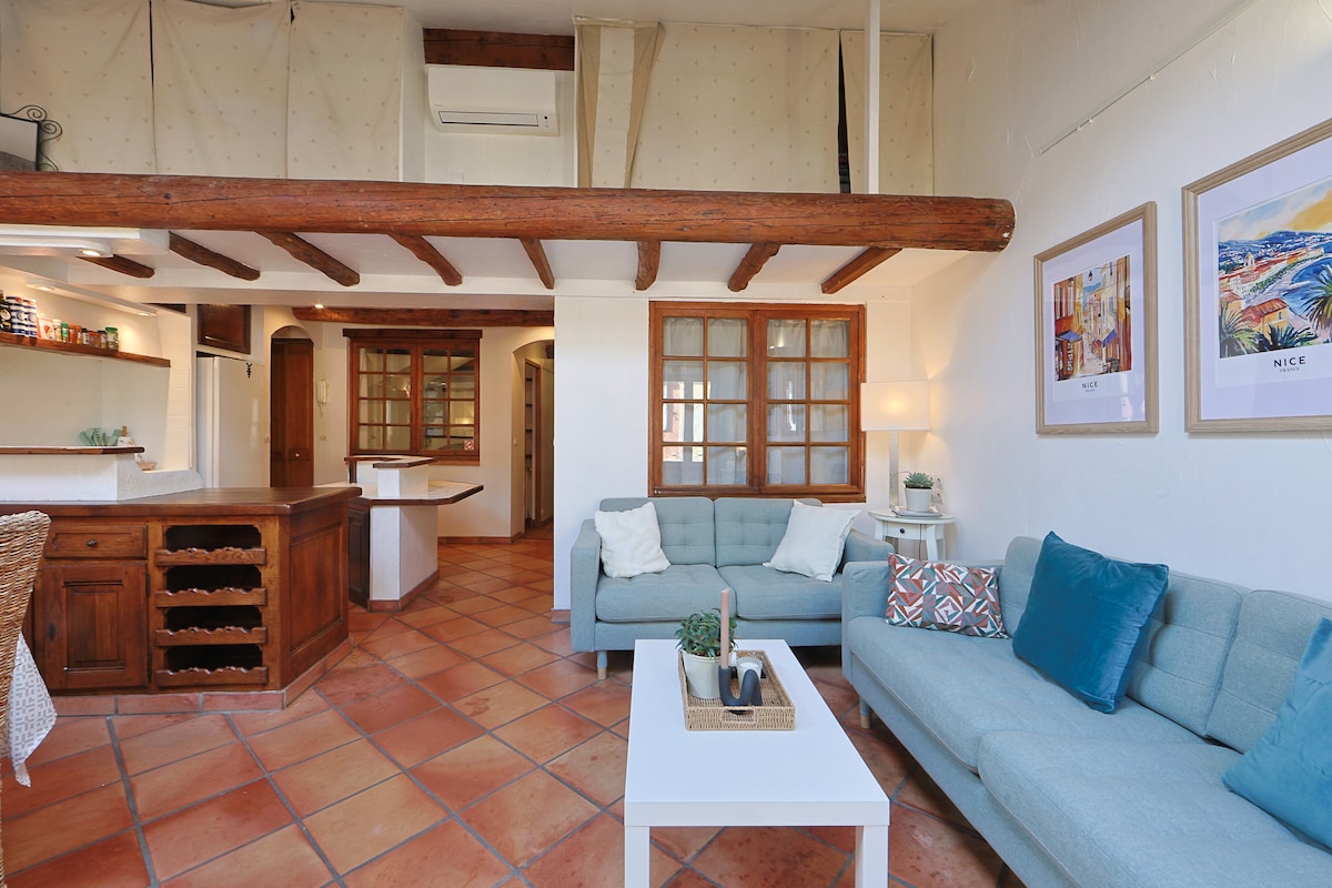 Old Town - 3-bed, AC, quiet, 50m to beach